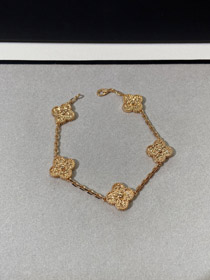 Van Cleef & Arpels Lava Gold Four-Leaf Clover Five Flowers-0180  