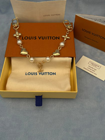 Louis Vuitton LV metal chain embellished with letters, flowers, heart-shaped pearl bracelet-0368  